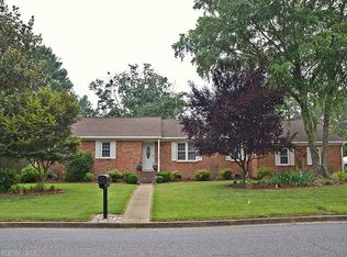 548 Summit Ridge Dr, Chesapeake, VA 23322
