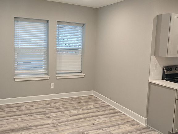3rd image of 1207 E Armour Blvd #205
