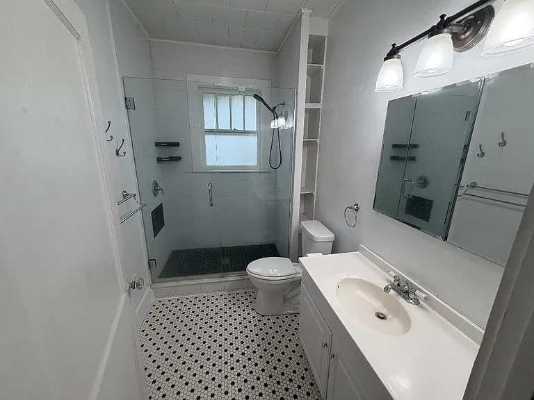 1115 Elmwood St — Photo 15