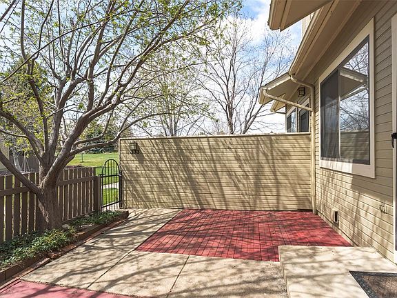 5th image of 333 S Taft Ct