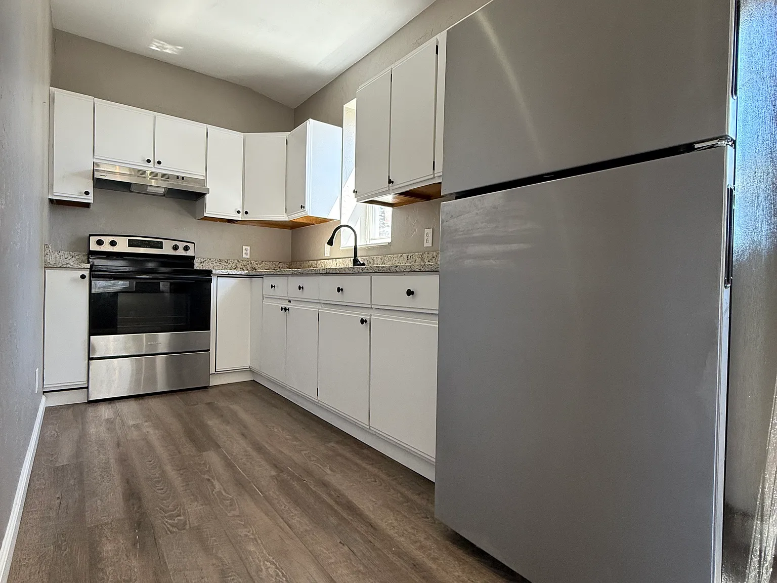 304 W Mill St — Photo 3