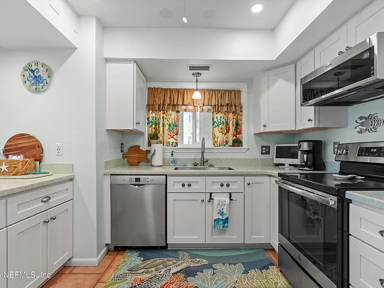 6300 A1A #B21D — Photo 11