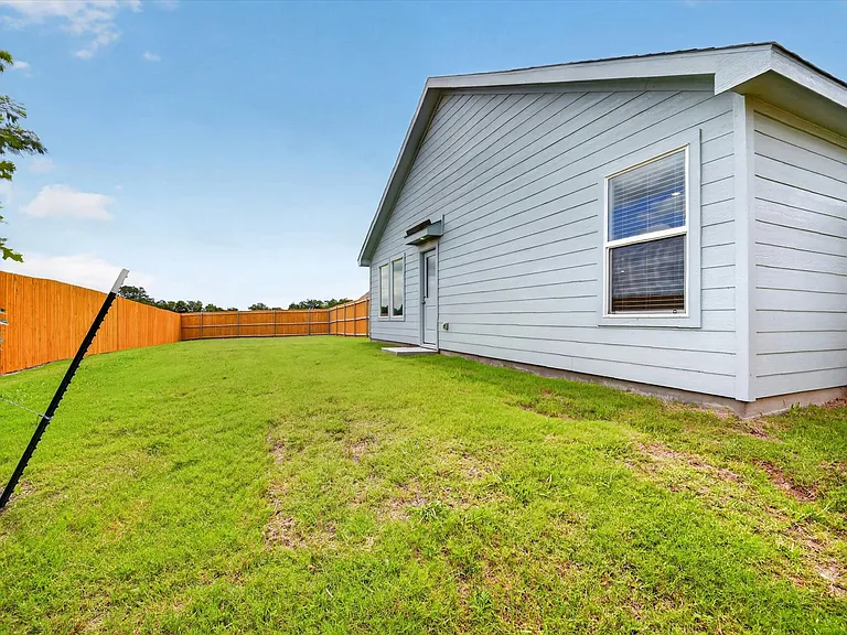 3703 Longleaf Dr — Photo 16