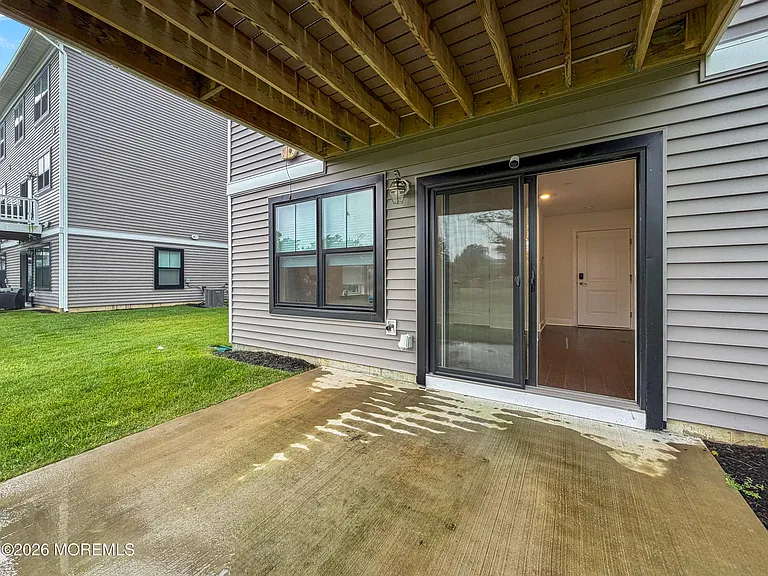 89 Bataan Ave — Photo 36
