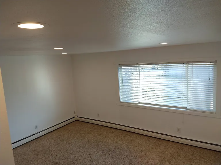 6330 E 31st Ave #4 — Photo 5