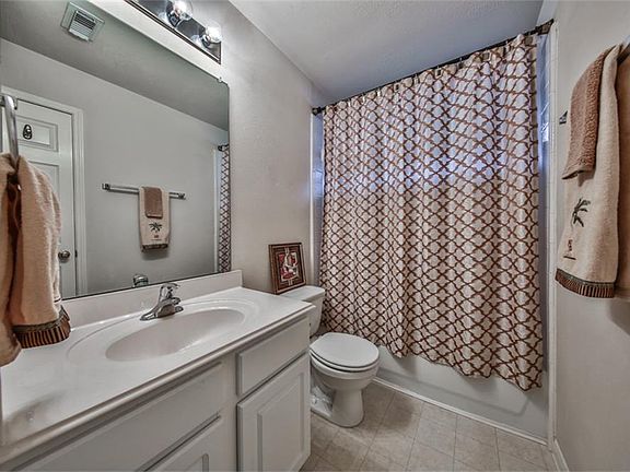 5th image of 2113 Shadow Creek Dr