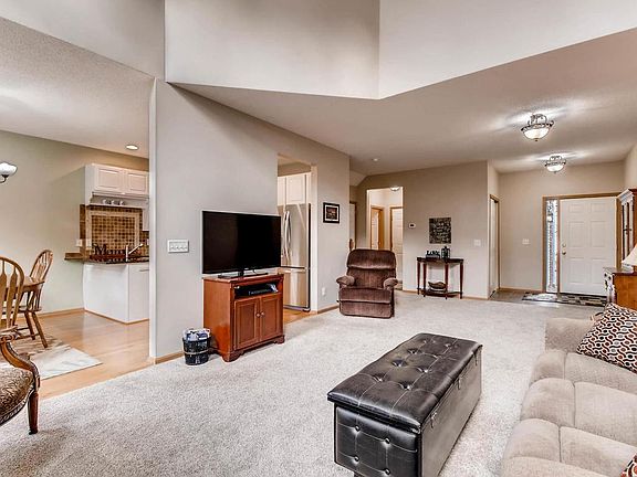 5th image of 1384 White Oak Dr