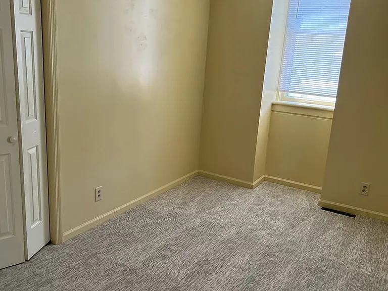 1107 Linden Ave — Photo 3