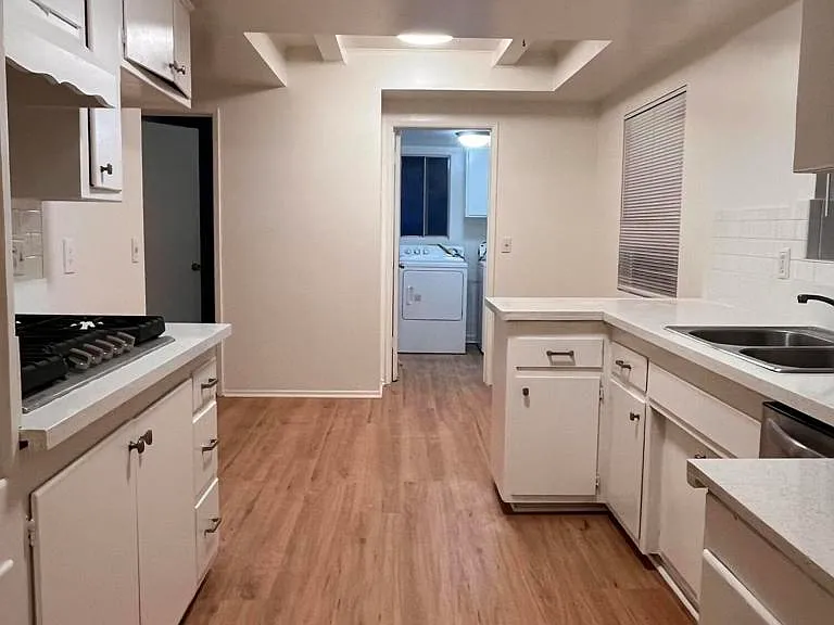 5154 Crown Ave — Photo 3