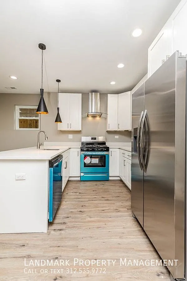 4735 S Michigan Ave Unit 1 — Photo 3