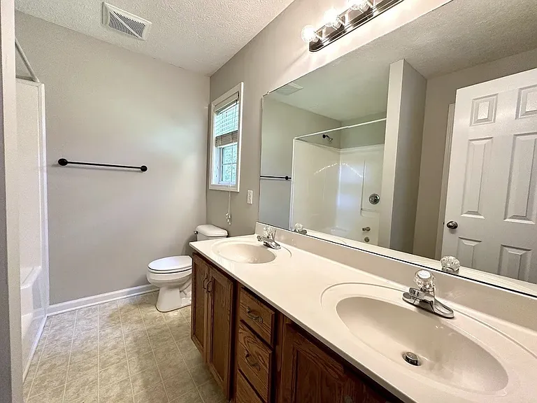 1641 Cedar Springs Cir — Photo 23