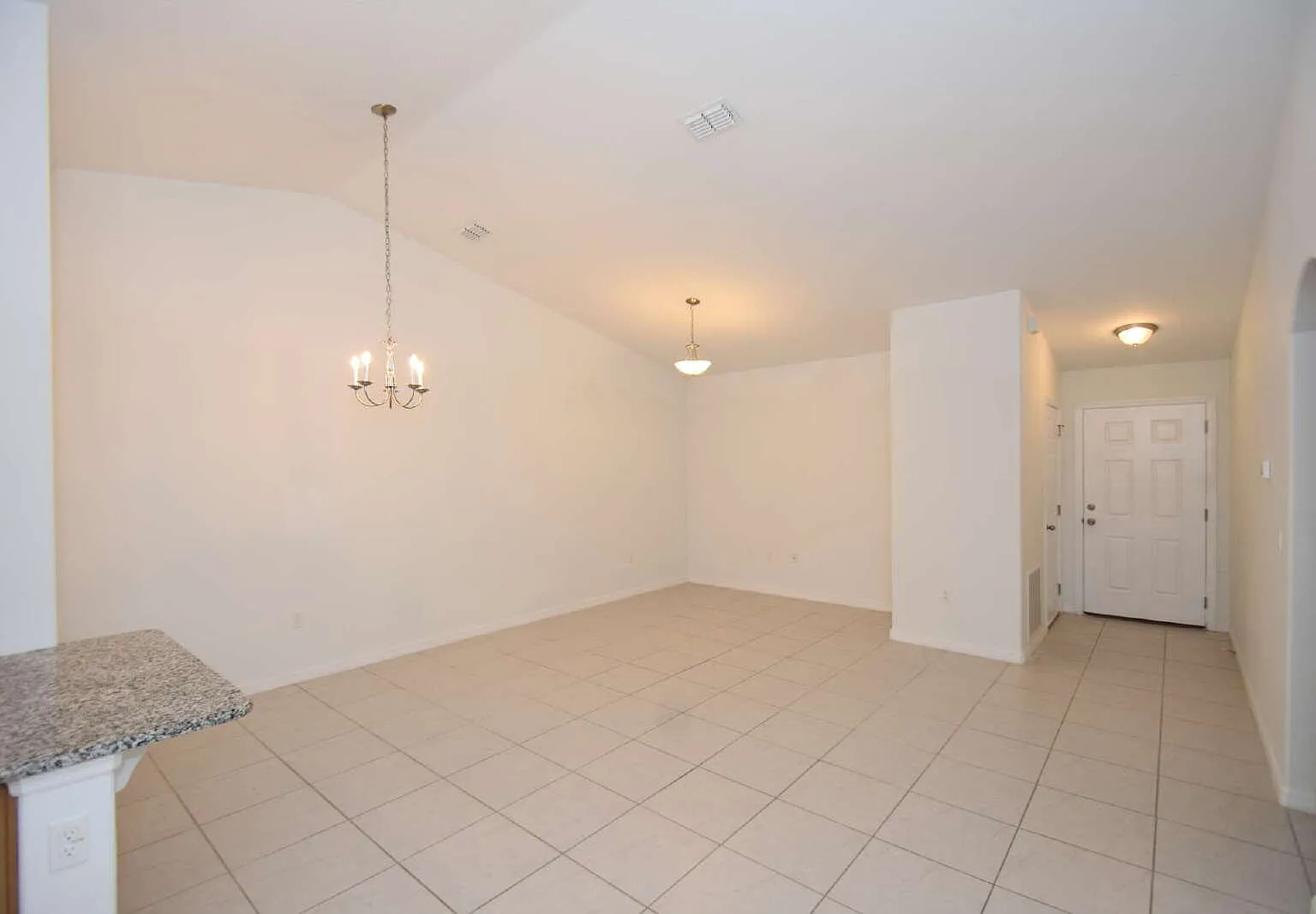 3 bed, 2.0 bath, 1215 sqft, $1,695 — Photo 2