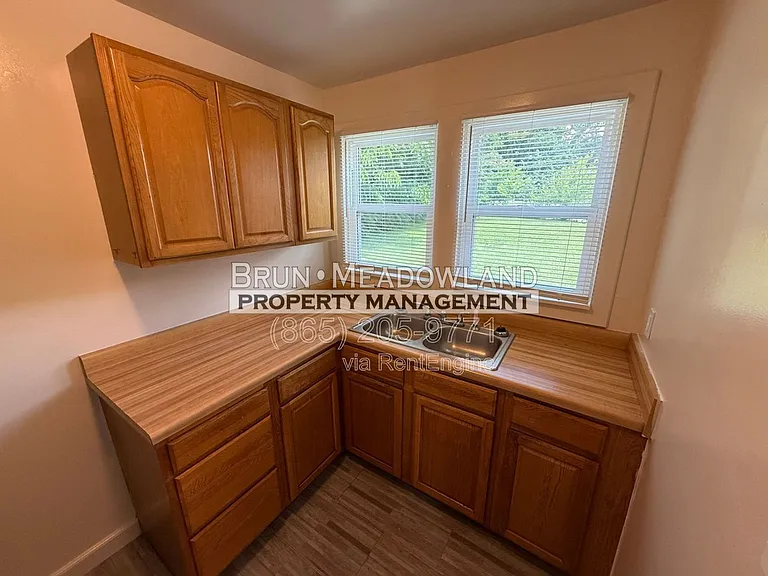 2620 Woodbine Ave — Photo 26