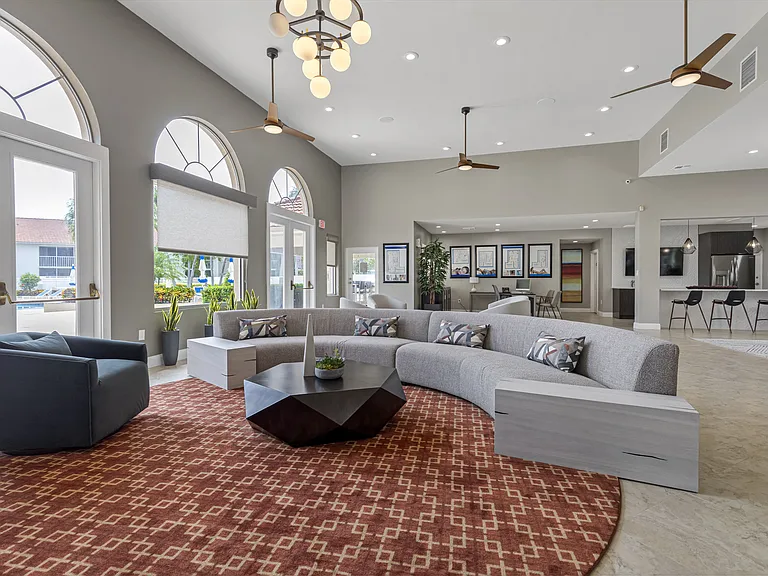 Palm Isle Residences — Photo 9