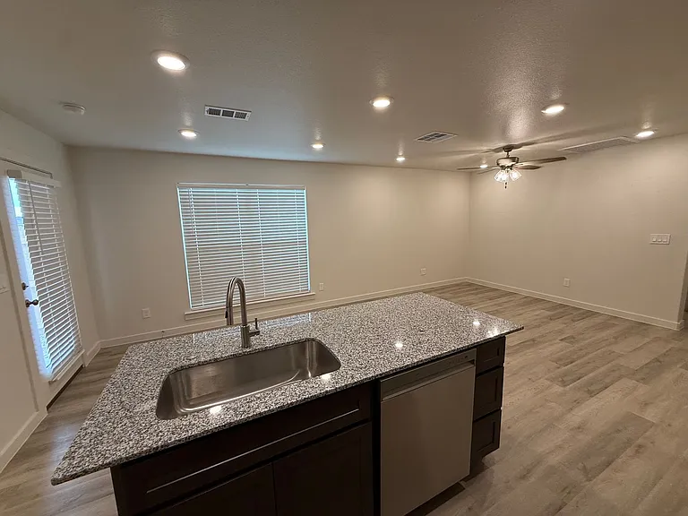 5518 Rice St — Photo 5
