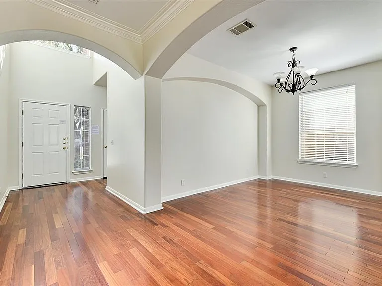 20308 Farm Pond Ln — Photo 11