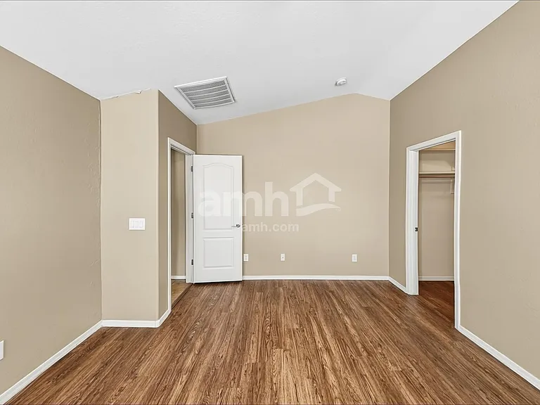 2324 S 238th Ln — Photo 10