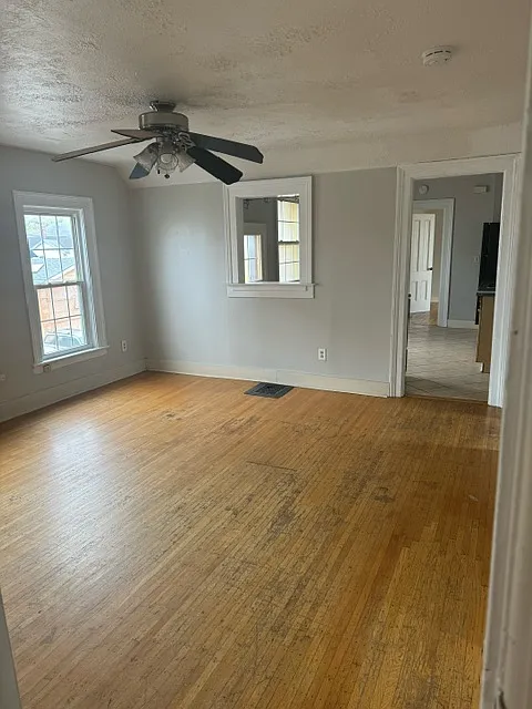 Building Photo - 98 Alexander St #2
