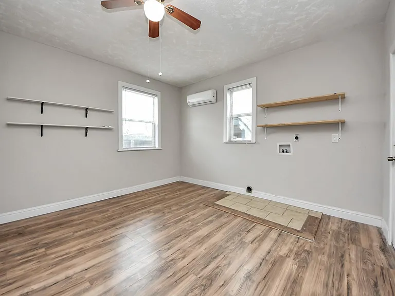 215 E Saint Charles Dr — Photo 24