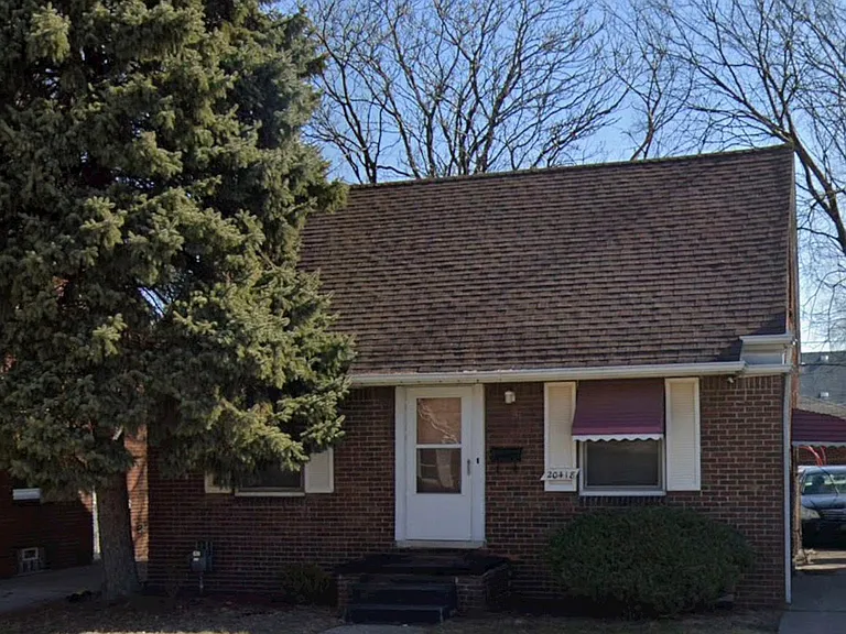 20418 Wexford St — Photo 1