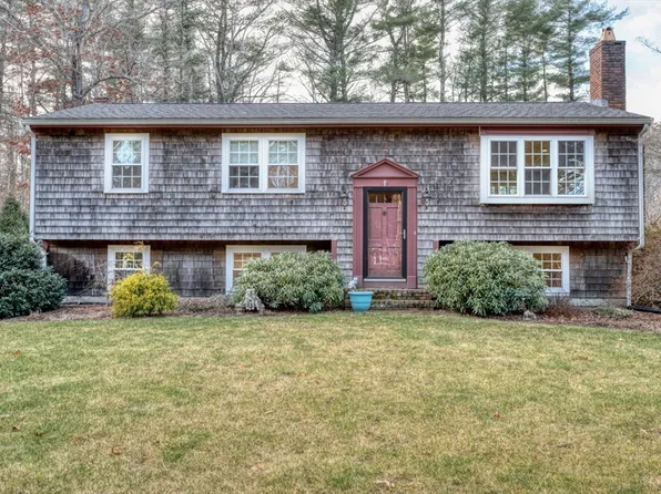 143 Plymouth St, Pembroke, MA 02359