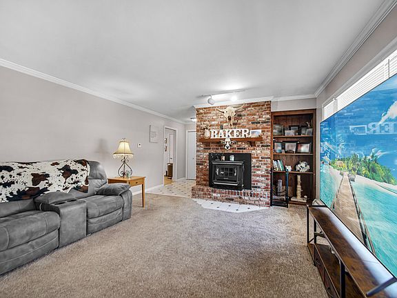 3rd image of 612 Almond St NW