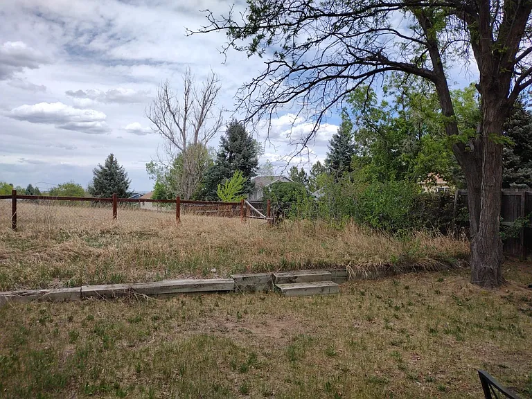 325 W Eisenhower Dr — Photo 10
