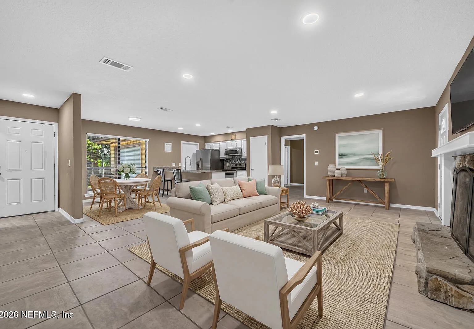 2 bed, 2.0 bath, 1215 sqft, $1,650 — Photo 3