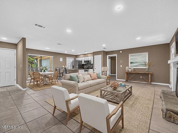 3rd image of 7526 Jasper Ave