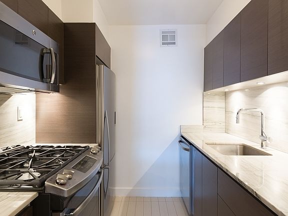 4th image of 210 W 89th St APT 9L