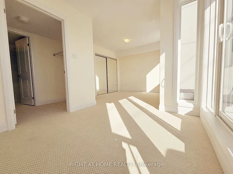 1970A Victoria Park Ave #24 — Photo 6