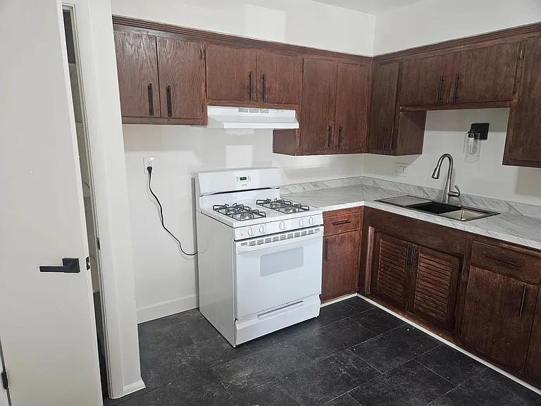 8708 W Villard Ave — Photo 6