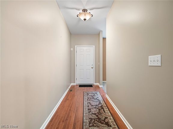 5th image of 20 Somerset Dr