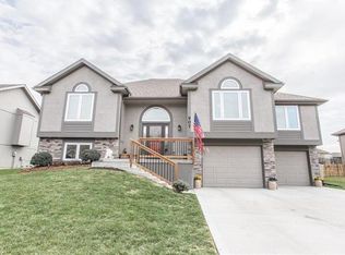 907 Chisam Rd, Kearney, MO 64060