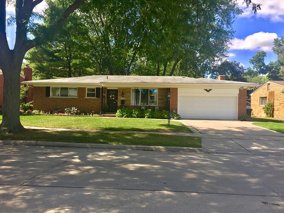 1st image of 15655 Golfview St