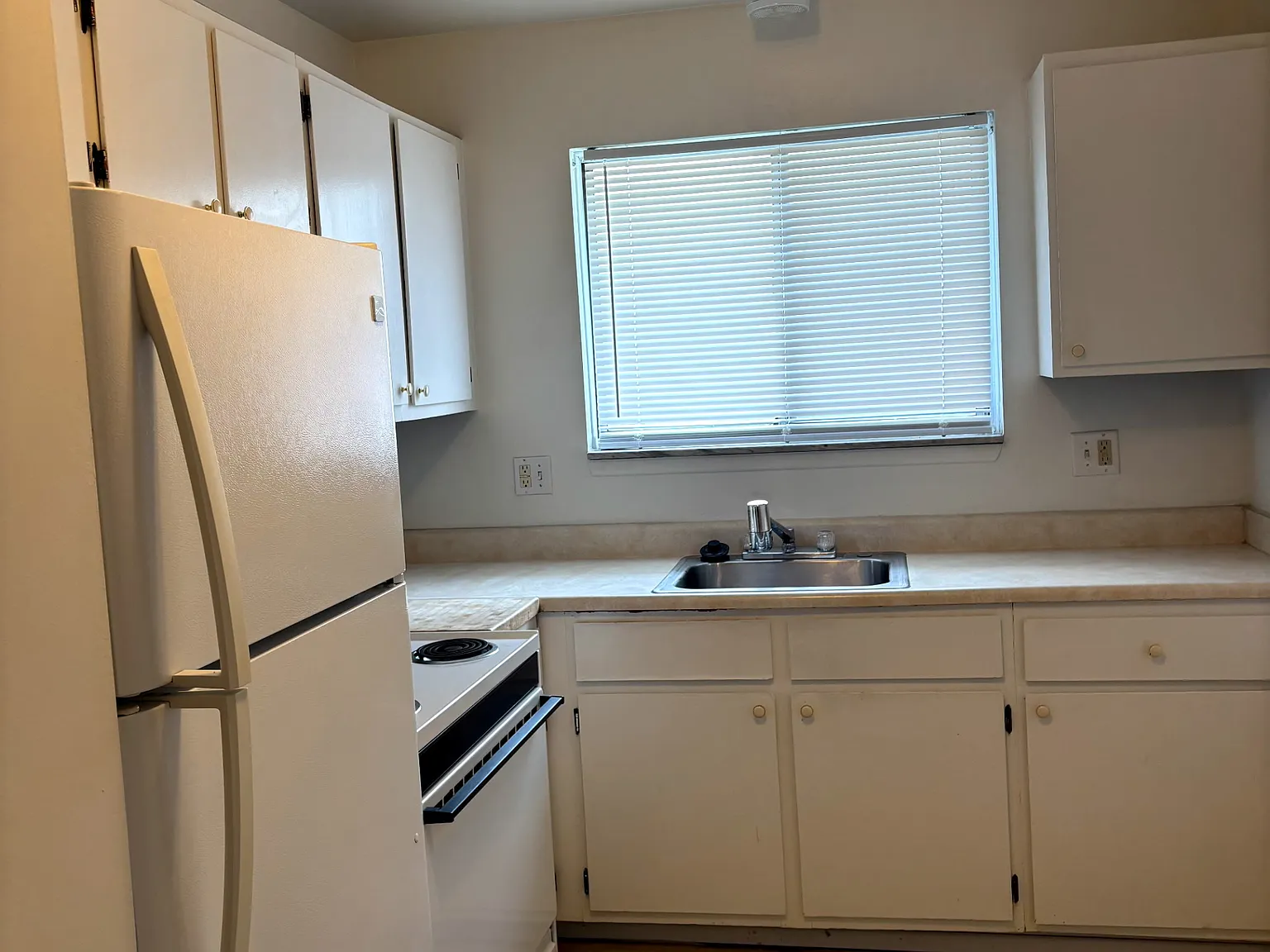1 bed, 700 sqft, $1,050 — Photo 2