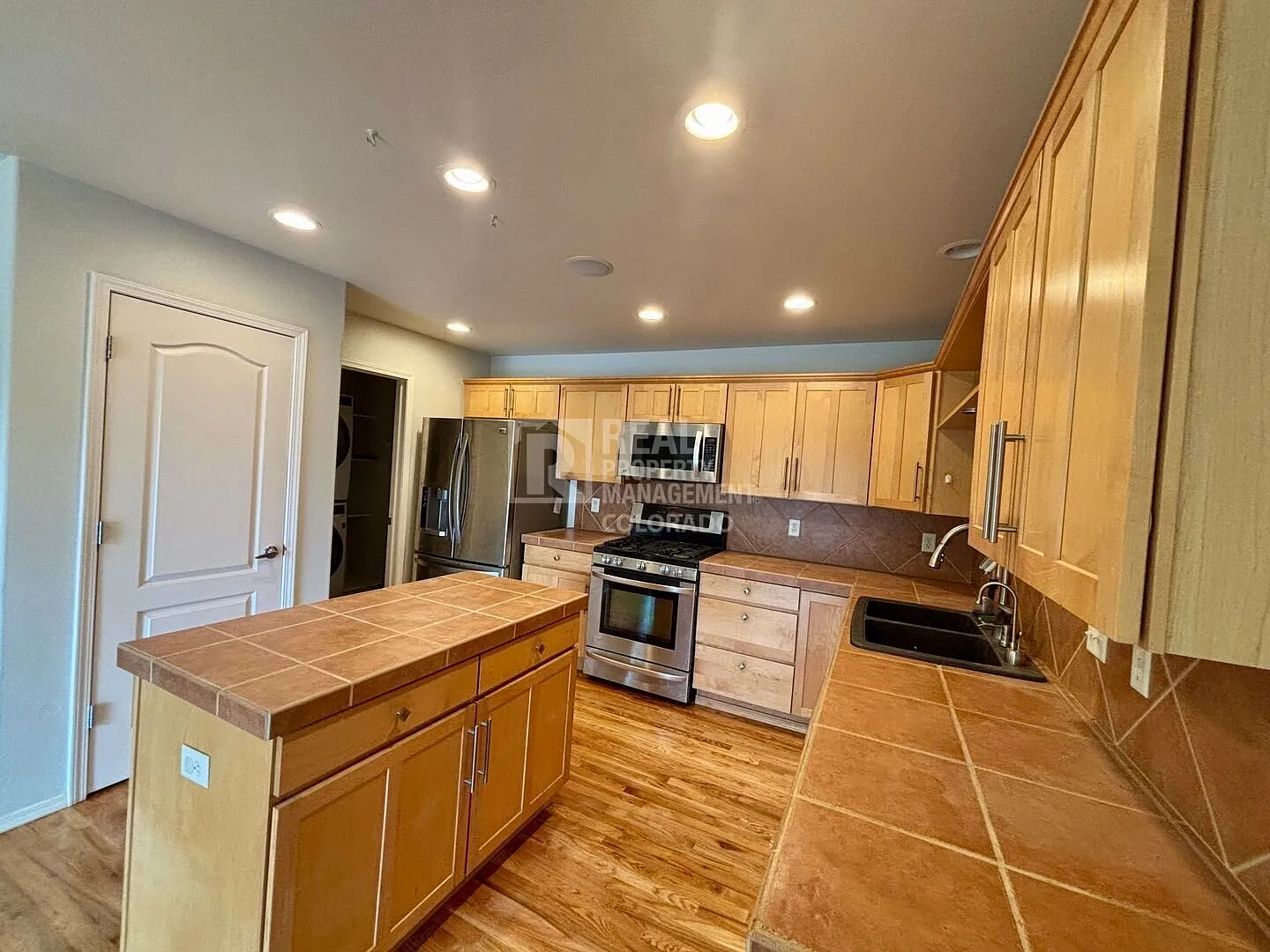 Spacious Corner-Lot Home with RV Garage & Fully Furnished Movie Theater — Photo 3