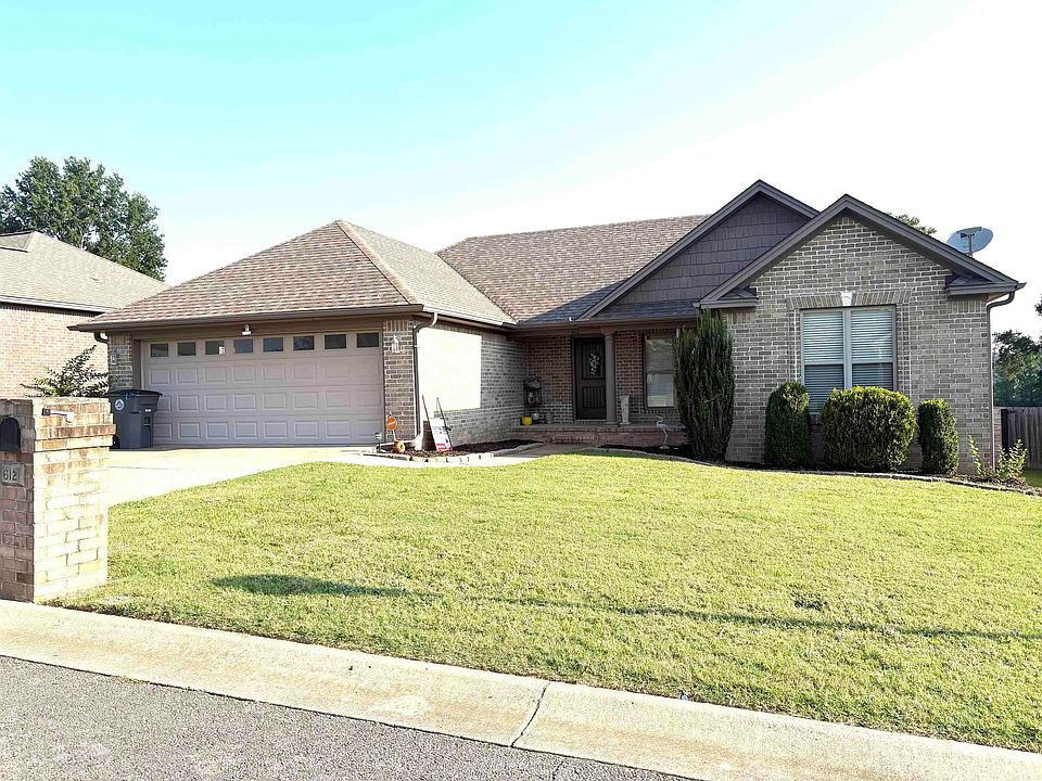 1st image of 612 Sanibel St