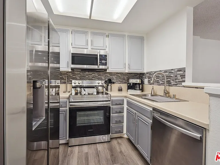22100 Burbank Blvd #260G — Photo 9