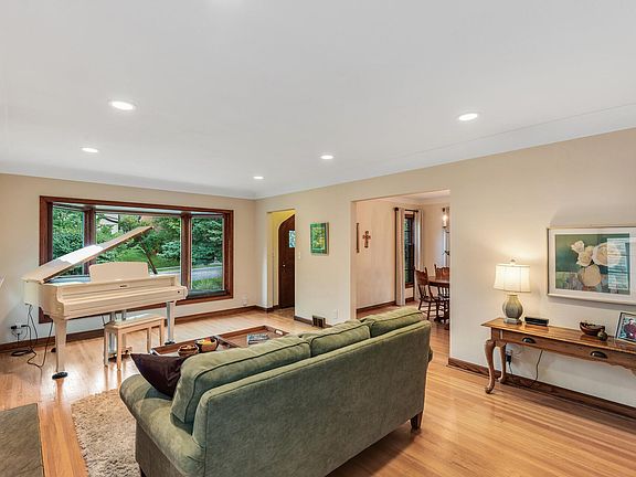4th image of 1812 Eleanor Ave