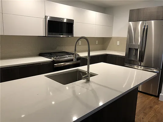 Rented by 18 REALTY | media 32