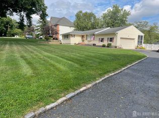 175 Briarheath Ln, Clark, NJ 07066