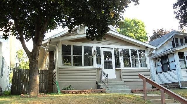1st image of 847 Ivy Ave E