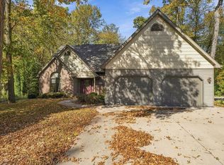2398 Burnwood Dr, Oshkosh, WI 54902