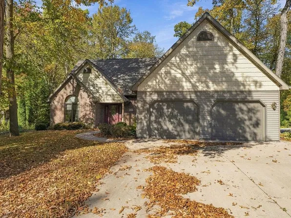 2398 Burnwood Dr, Oshkosh, WI 54902