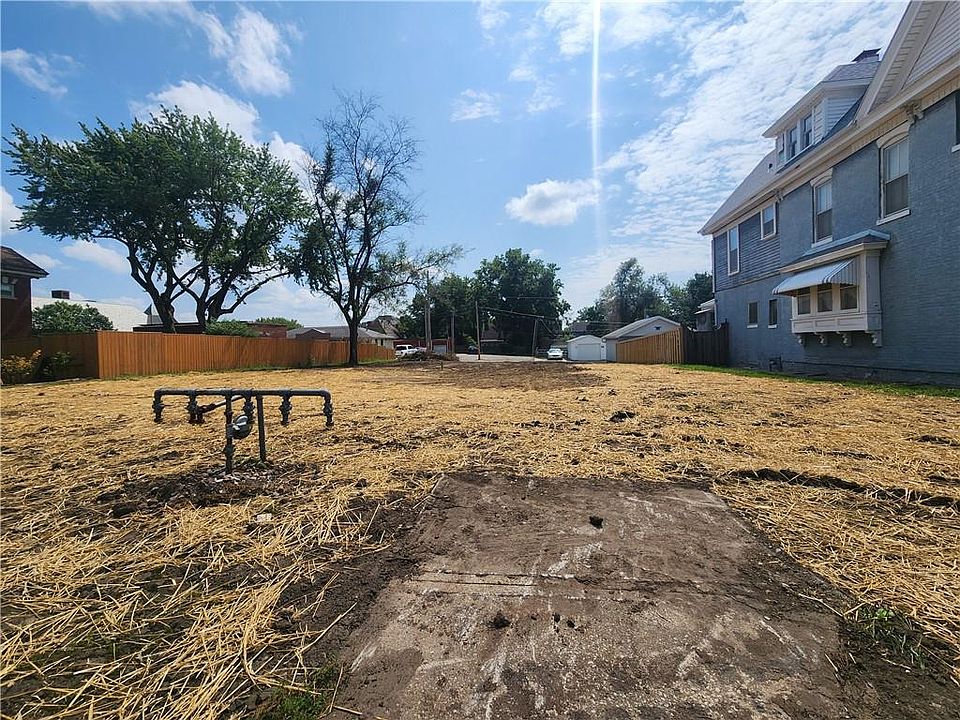 2nd image of 2020 Clay St