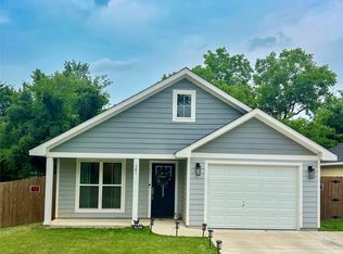 161 Columbia St, Cleburne, TX 76031