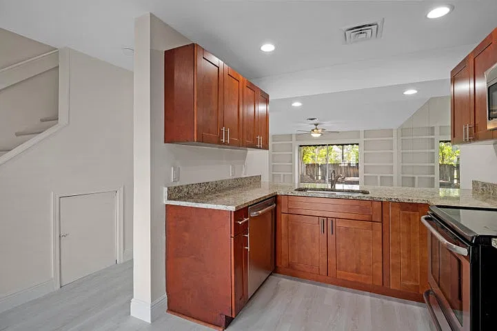 2 bed, 1055 sqft, $2,750 — Photo 4