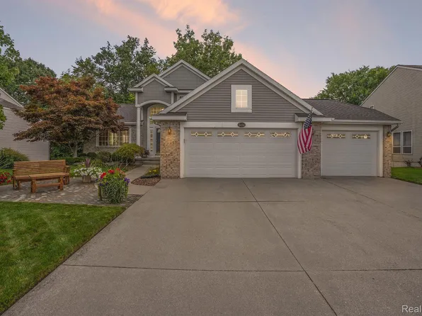 5456 E Heathwood Dr SE, Kentwood, MI 49512