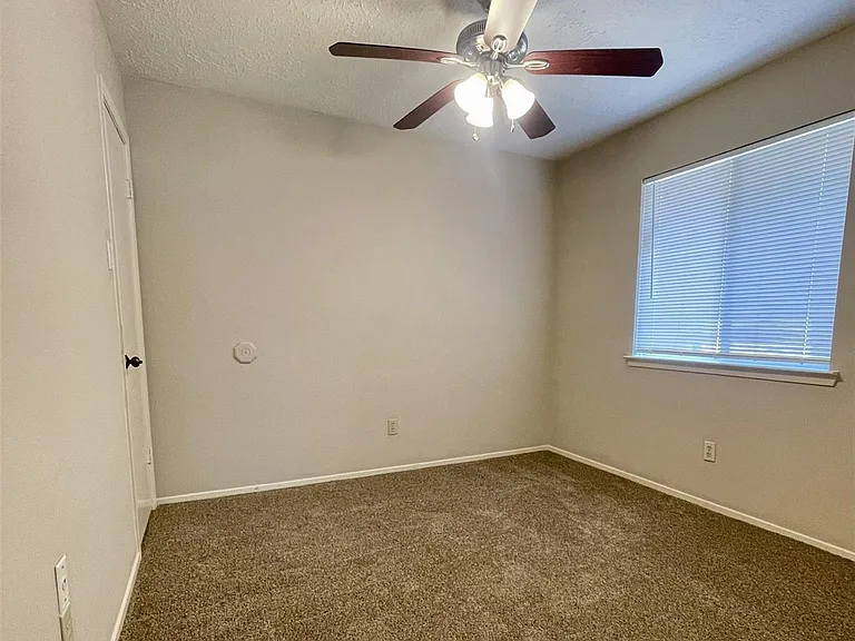 2126 Collingsfield Dr — Photo 18